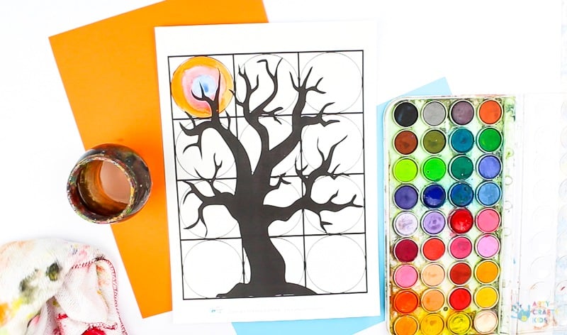 Arty Crafty Kids - Spooky Tree Kandinsky Inspired Circle Art - A fun Halloween twist on a popular art project #halloweenart #artforkids