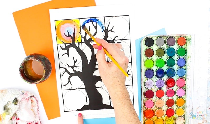 Arty Crafty Kids - Spooky Tree Kandinsky Inspired Circle Art - A fun Halloween twist on a popular art project #halloweenart #artforkids