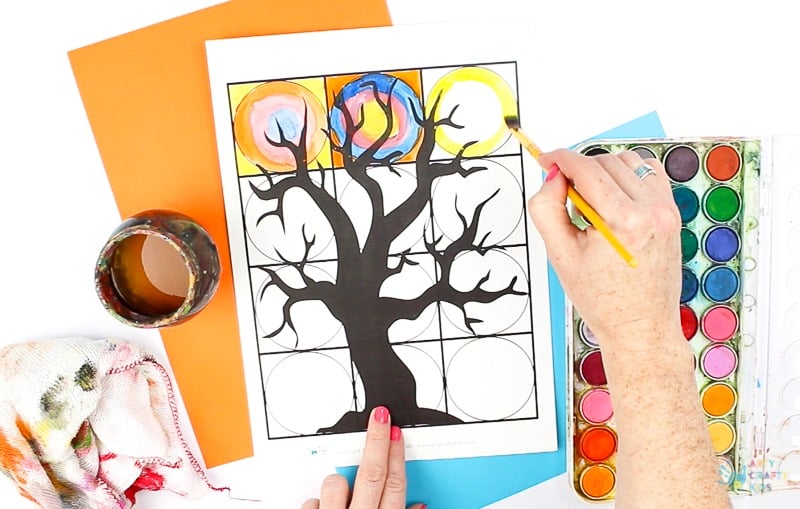 Arty Crafty Kids - Spooky Tree Kandinsky Inspired Circle Art - A fun Halloween twist on a popular art project #halloweenart #artforkids