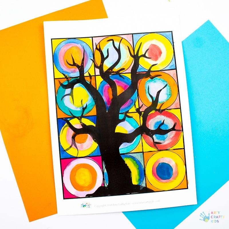 Arty Crafty Kids - Spooky Tree Kandinsky Inspired Circle Art - A fun Halloween twist on a popular art project #halloweenart #artforkids