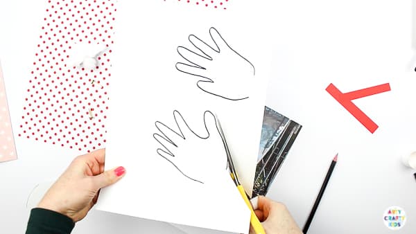 Arty Crafty Kids | Santa Handprint Craft - A printable Santa Christmas Card craft for kids! simply unfold the handprint beard to reveal your Arty Crafty Kid wishing loved ones a Merry Christmas #printable #christmascraft #kidscraft