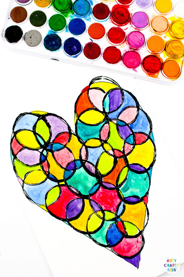 Arty Crafty Kids | A Valentine's themed Circle Heart Art Project for kids. Simply download the printable template to get started! #artycraftykids #valentinesday #kidsart #kidscrafts #templates #printable