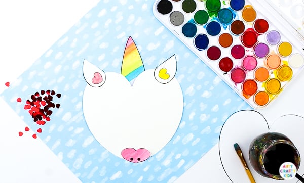 Arty Crafty Kids | Unicorn Heart Craft for kids - a darling craft for any day of the week, especially Valentine's. Simply download and print the template to get started! #artycraftykids #kidscrafts #unicorns #printable #template #teachers #valentinesday