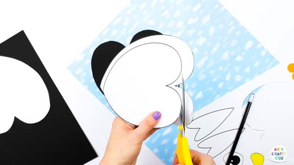 Arty Crafty Kids | Super cute and easy Printable Penguin Heart Craft for kids. A great craft that fits into both valentine's day and winter themed crafts. Simply download and print the template to get started! #kidscraft #templates #printables #easycrafts #papercrafts #teachers