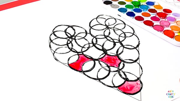 Arty Crafty Kids | A Valentine's themed Circle Heart Art Project for kids. Simply download the printable template to get started! #artycraftykids #valentinesday #kidsart #kidscrafts #templates #printable