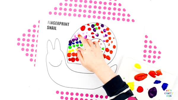 Arty Crafty Kids | Minibeast Fingerprint Snail Craft for kids to make. A simple bug craft for kids with a printable snail template @artycraftykids
