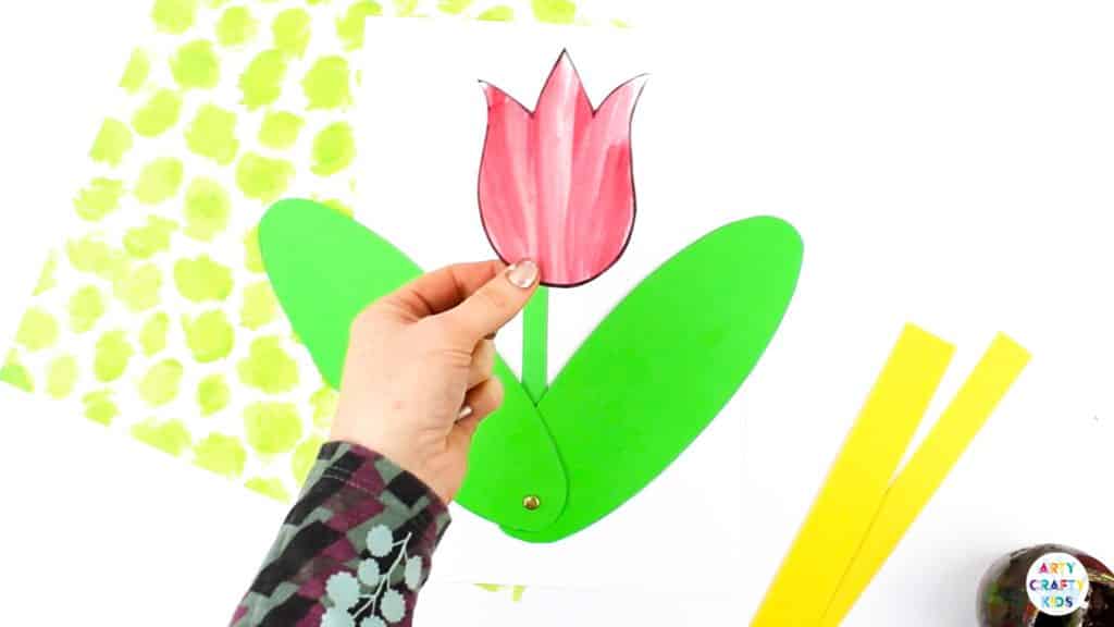 Arty Crafty Kids | 3D Spring Flower Craft for Kids. Using our printable templates, create a Spring Flower that pops from the page! A fun and engaging craft for kids #artycraftykids