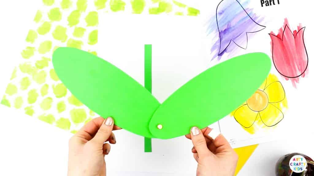 Arty Crafty Kids | 3D Spring Flower Craft for Kids. Using our printable templates, create a Spring Flower that pops from the page! A fun and engaging craft for kids #artycraftykids