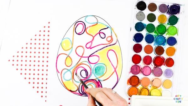 Arty Crafty Kids | Yarn Squiggle Art Easter Egg Activity for kids, with an Easter Egg Template to download and print. #artycraftykids #eastercrafts