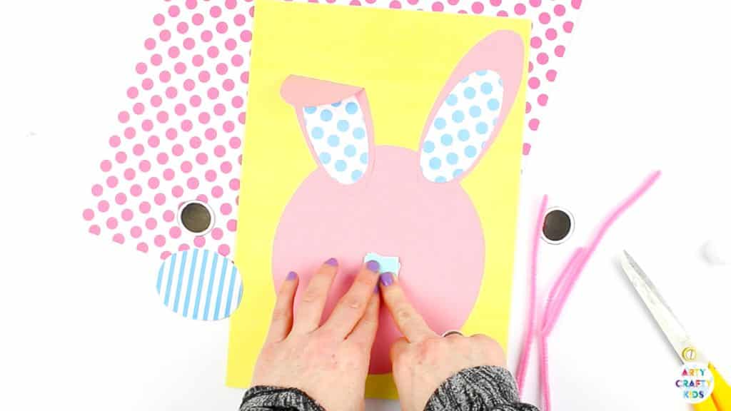 Arty Crafty Kids | Bobble Nose Paper Easter Bunny Craft for kids to make. A sweet and simple Bunny Spring or Easter Craft for Kids with a printable bunny template @artycraftykids