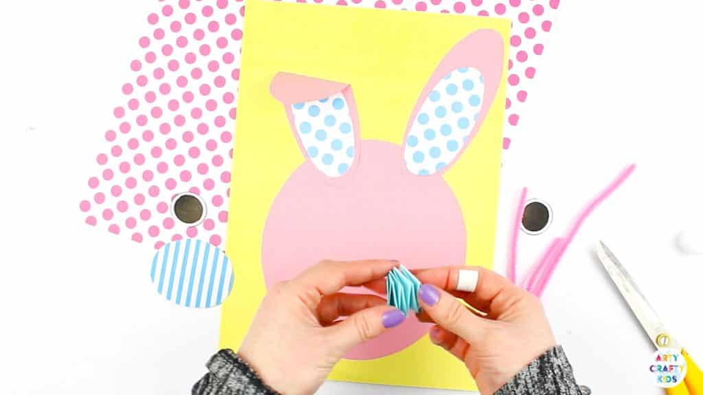 Arty Crafty Kids | Bobble Nose Paper Easter Bunny Craft for kids to make. A sweet and simple Bunny Spring or Easter Craft for Kids with a printable bunny template @artycraftykids