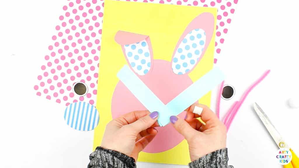 Arty Crafty Kids | Bobble Nose Paper Easter Bunny Craft for kids to make. A sweet and simple Bunny Spring or Easter Craft for Kids with a printable bunny template @artycraftykids