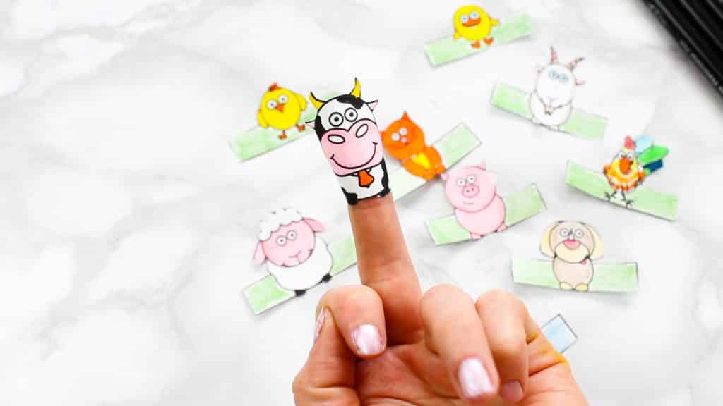 Cute, fun and engaging farm animal craft for kids. Enhance your kids' love of animal play with this super cute collection of Printable Farm Animal Finger Puppets #farmanimals #kidscraft #craftsforkids