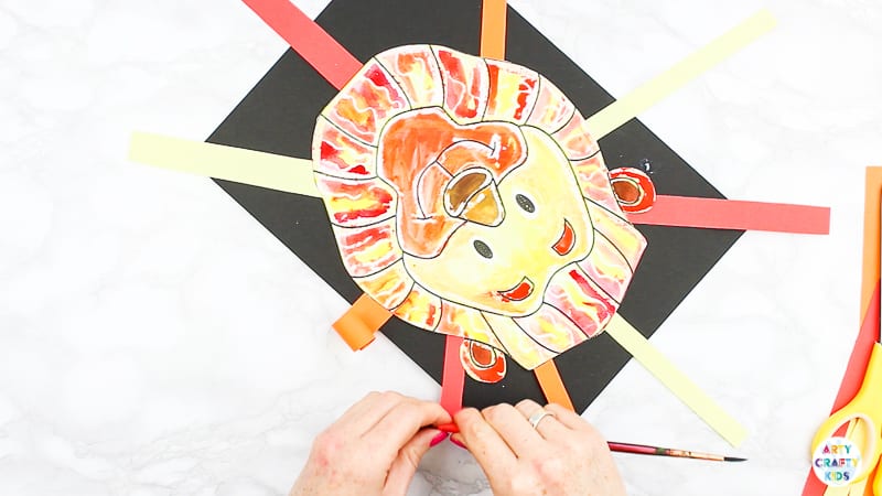 Arty Crafty Kids | Easy Lion Art Project for Kids - A fun and easy art idea for kids to enjoy | Printable lion template available for this easy art project and lion crafts.