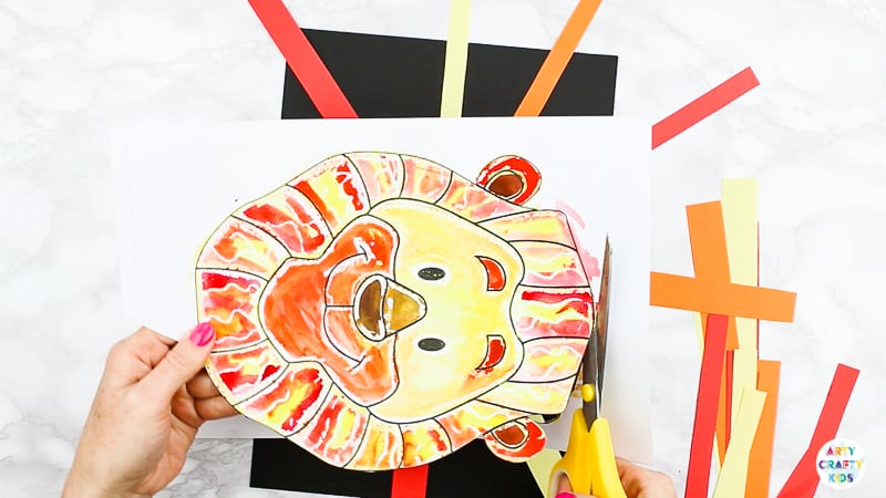 Arty Crafty Kids | Easy Lion Art Project for Kids - A fun and easy art idea for kids to enjoy | Printable lion template available for this easy art project and lion crafts.