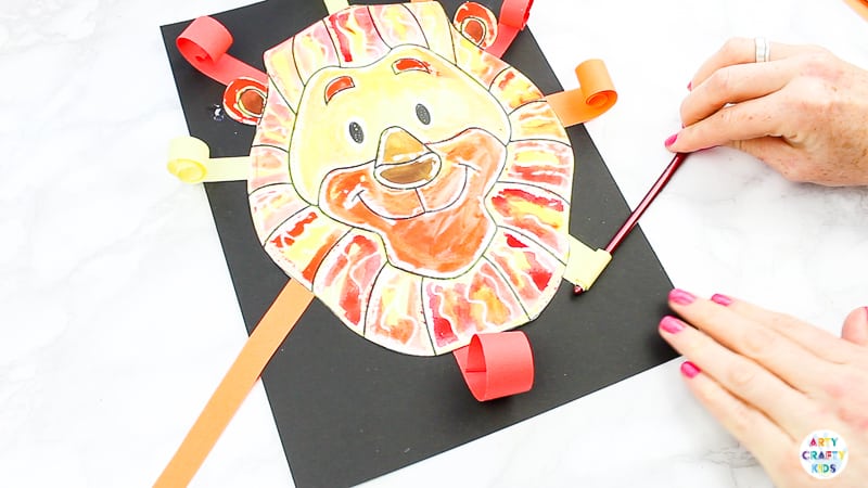 Arty Crafty Kids | Easy Lion Art Project for Kids - A fun and easy art idea for kids to enjoy | Printable lion template available for this easy art project and lion crafts.