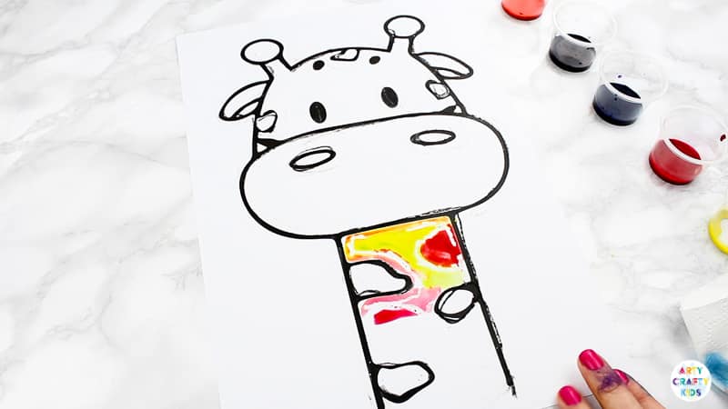 Arty Crafty Kids | Easy Abstract Giraffe Painting Idea for Kids - bring the colour and fun with this easy animal art idea for kids, complete with a giraffe printable template. #kidsart #kidscrafts