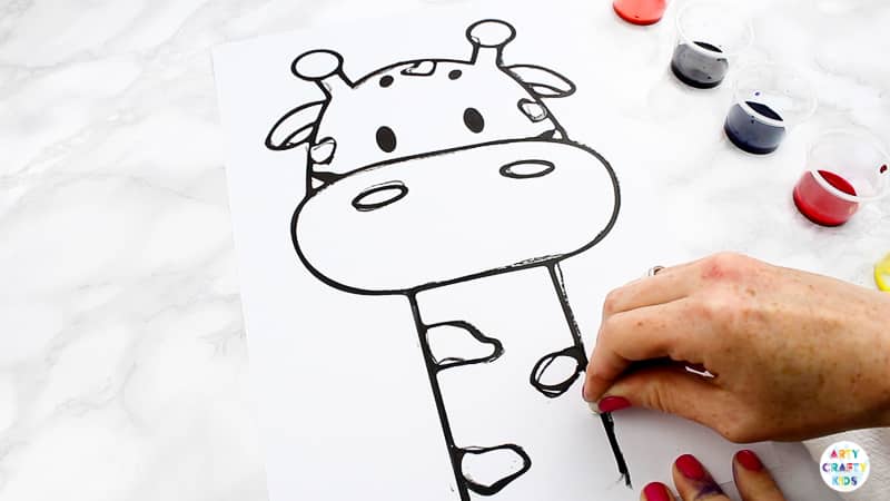 Arty Crafty Kids | Easy Abstract Giraffe Painting Idea for Kids - bring the colour and fun with this easy animal art idea for kids, complete with a giraffe printable template. #kidsart #kidscrafts