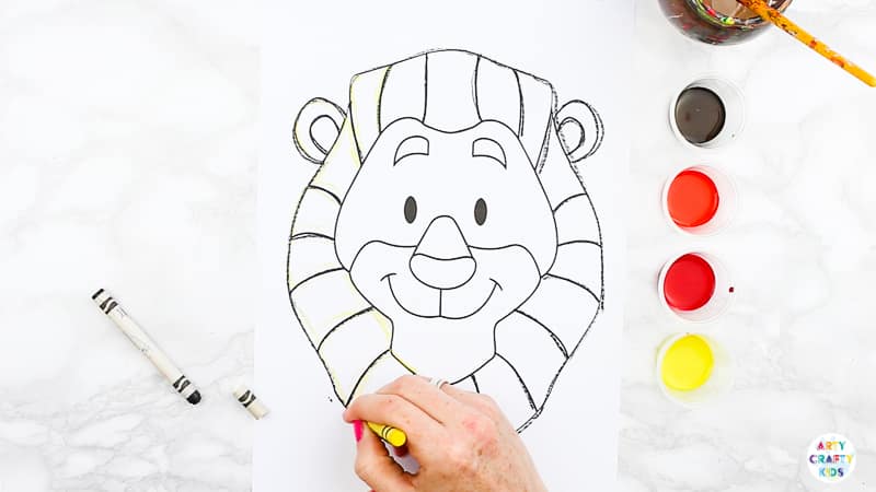 Arty Crafty Kids | Easy Lion Art Project for Kids - A fun and easy art idea for kids to enjoy | Printable lion template available for this easy art project and lion crafts.