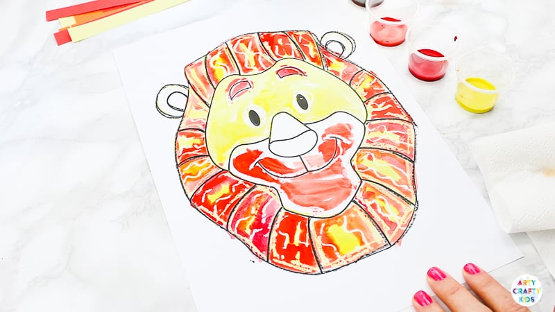 Arty Crafty Kids | Easy Lion Art Project for Kids - A fun and easy art idea for kids to enjoy | Printable lion template available for this easy art project and lion crafts.