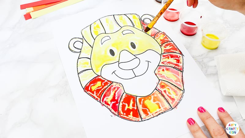 Arty Crafty Kids | Easy Lion Art Project for Kids - A fun and easy art idea for kids to enjoy | Printable lion template available for this easy art project and lion crafts.