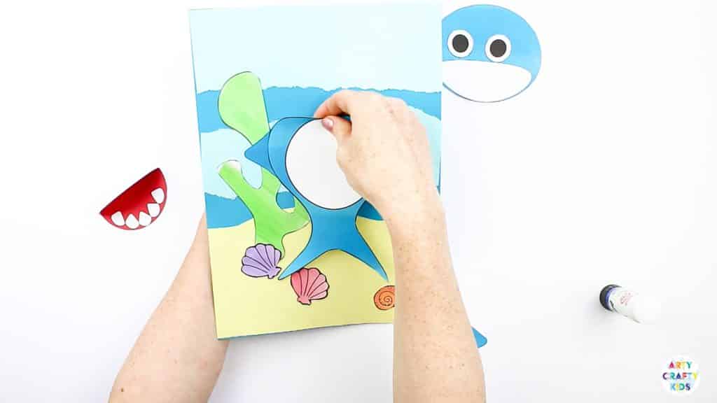 An easy Swimming Baby Shark Craft for kids to make. A great printable shark craft for  Summer and shark week. #artycraftykids #sharkweek #craftsforkids