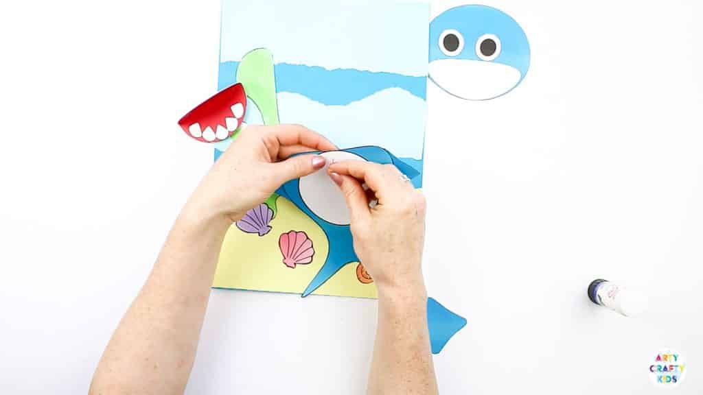 An easy Swimming Baby Shark Craft for kids to make. A great printable shark craft for  Summer and shark week. #artycraftykids #sharkweek #craftsforkids