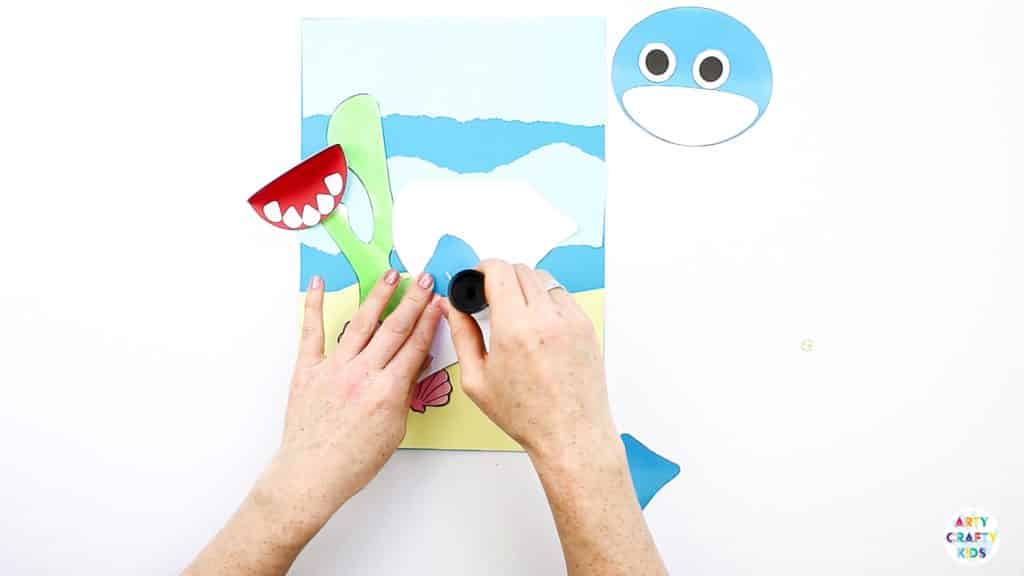 An easy Swimming Baby Shark Craft for kids to make. A great printable shark craft for  Summer and shark week. #artycraftykids #sharkweek #craftsforkids