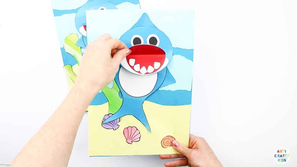 An easy Swimming Baby Shark Craft for kids to make. A great printable shark craft for  Summer and shark week. #artycraftykids #sharkweek #craftsforkids