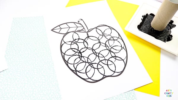 Arty Crafty Kids | Back to School Circle Print Apple Craft | A fun and simple back to school apple craft for kids, with a printable apple template #artycraftykids #autumncrafts