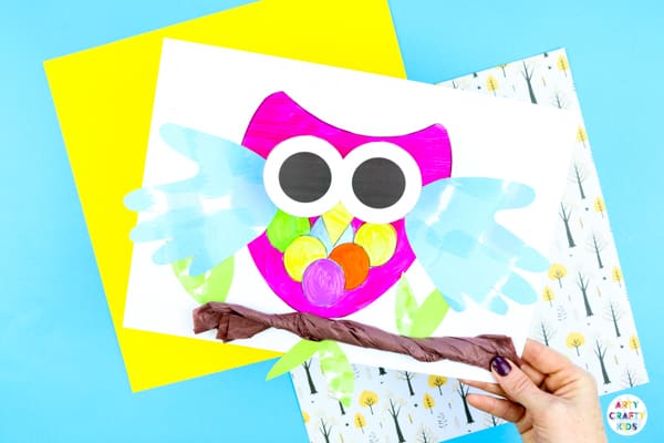 Arty Crafty Kids | Bobble Head Owl Craft for kids. A fun and interactive  Autumn craft that kids will love. With an Owl Template.