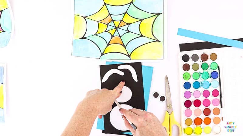 Bobble Halloween Spider Craft for Kids to make. A fun and engaging craft that's great for fine motor skills. The perfect Halloween craft for kids who prefer fun, not spooky.