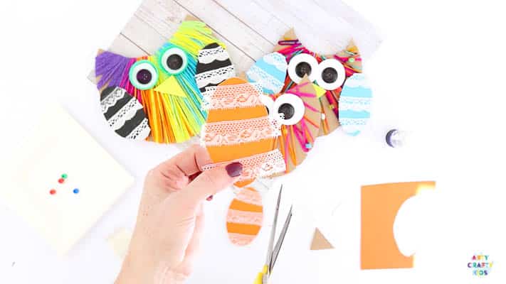 Yarn Wrapped Owl Craft for kids to make with recycled materials. A great fine motor activity for preschoolers and children in kindergarten and early years education.