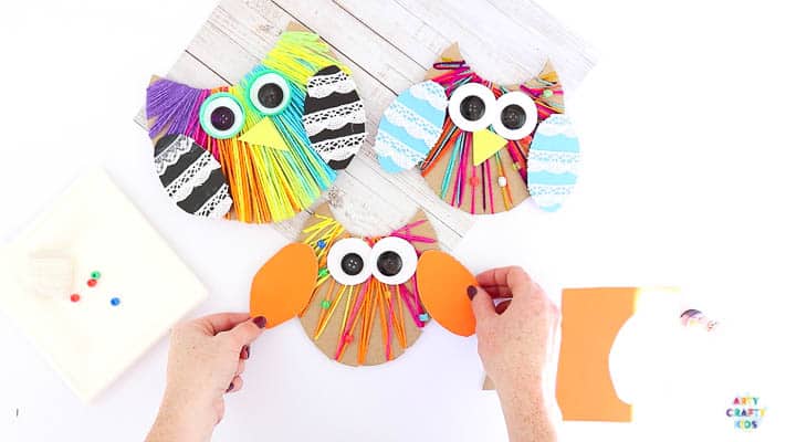 Yarn Wrapped Owl Craft for kids to make with recycled materials. A great fine motor activity for preschoolers and children in kindergarten and early years education.