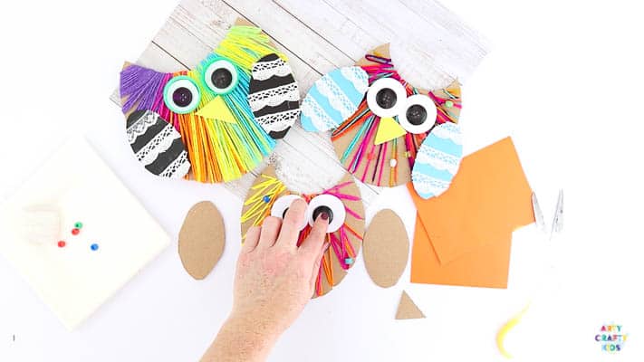 Yarn Wrapped Owl Craft for kids to make with recycled materials. A great fine motor activity for preschoolers and children in kindergarten and early years education.