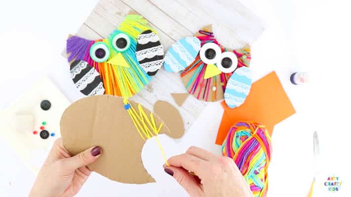 Yarn Wrapped Owl Craft for kids to make with recycled materials. A great fine motor activity for preschoolers and children in kindergarten and early years education.