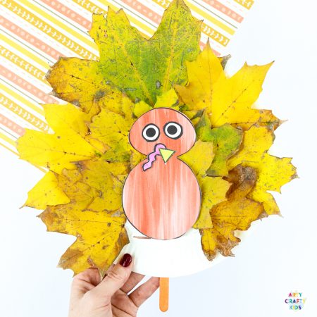 Arty Crafty Kids | Paper Plate Leaf Turkey Craft for kids. An easy craft for Thanksgiving.