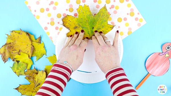 Arty Crafty Kids | Paper Plate Leaf Turkey Craft for kids.  An easy craft for Thanksgiving.