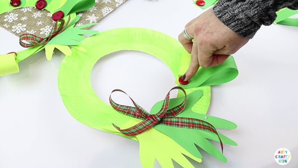 Arty Crafty Kids | Easy Paper Plate Handprint Christmas Wreath for Kids to make.