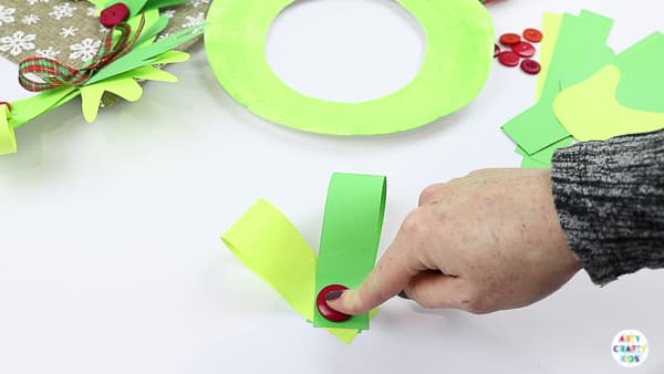 Arty Crafty Kids | Easy Paper Plate Handprint Christmas Wreath for Kids to make.