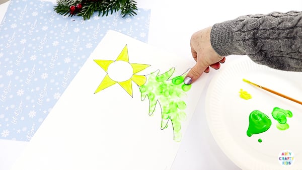 Photo Christmas Tree Card for kids to make | A fun and easy Christmas craft for kids with a personal touch. Add a photo and fingerprints to create a special Christmas keepsake.