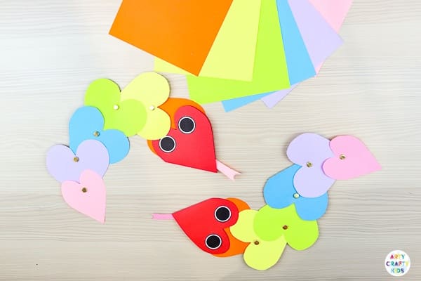 Wriggly Heart Snake Craft | Wriggly Valentine's Day Heart Snake Craft for Kids. A fun and easy paper snake craft that can be created with our printable snake template #artycraftykids