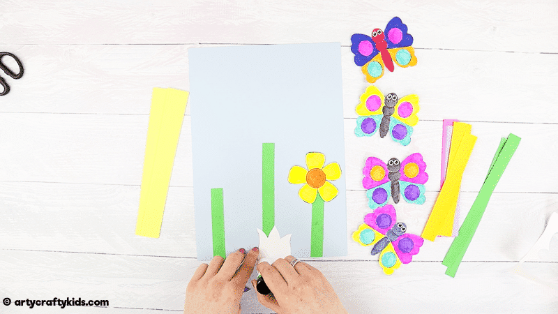 Make a Bobble Butterfly Craft with Spring Flowers with the Kids.  A fun and easy Spring craft that kids will love. The butterfly craft can be completed with our printable butterfly template.