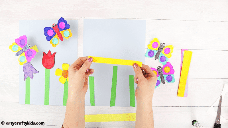 Make a Bobble Butterfly Craft with Spring Flowers with the Kids.  A fun and easy Spring craft that kids will love. The butterfly craft can be completed with our printable butterfly template.