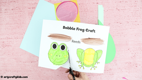 A fun, engaging and easy spring craft for kids: Bobble Head Paper Frog Craft. Incorporate this cute froggy craft into a life cycle of a frog lesson or activity or use it for a Spring display board at school. Download the drop template to get started!