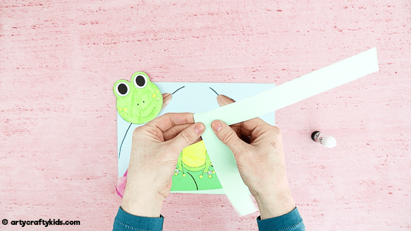 A fun, engaging and easy spring craft for kids: Bobble Head Paper Frog Craft. Incorporate this cute froggy craft into a life cycle of a frog lesson or activity or use it for a Spring display board at school. Download the drop template to get started!