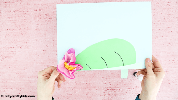 A fun, engaging and easy spring craft for kids: Bobble Head Paper Frog Craft. Incorporate this cute froggy craft into a life cycle of a frog lesson or activity or use it for a Spring display board at school. Download the drop template to get started!