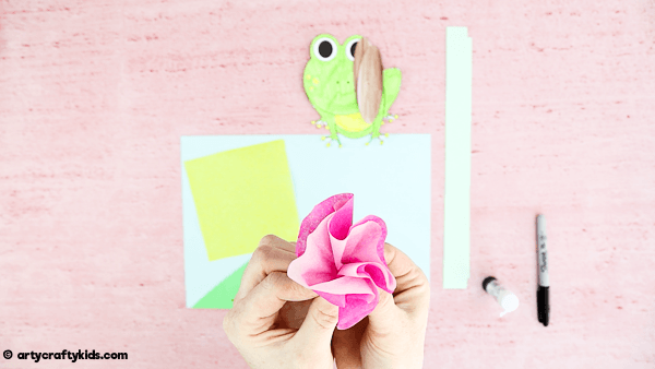 A fun, engaging and easy spring craft for kids: Bobble Head Paper Frog Craft. Incorporate this cute froggy craft into a life cycle of a frog lesson or activity or use it for a Spring display board at school. Download the drop template to get started!