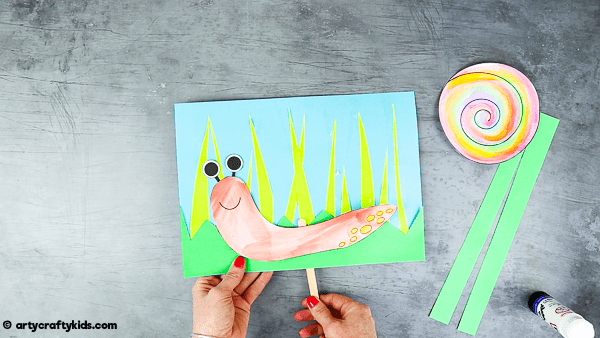 Play snail peek-a-boo with this fun and easy interactive snail craft for kids. This easy bug craft for kids is a lovely way to encourage learning on the topic of mini-beasts