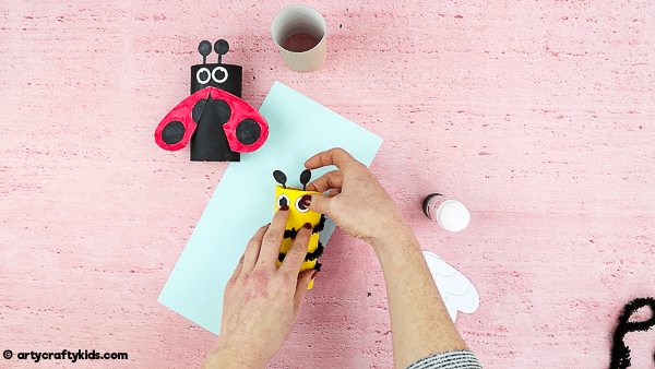 How to Make a Toilet Paper Roll Bee. Cut and easy bee craft for kids.